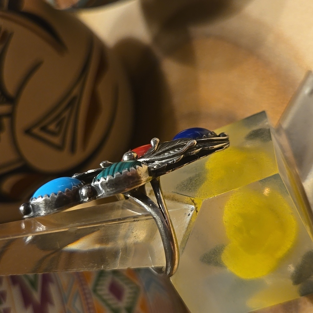 Sterling Silver Ring Featuring A Leaf Design With… - image 4